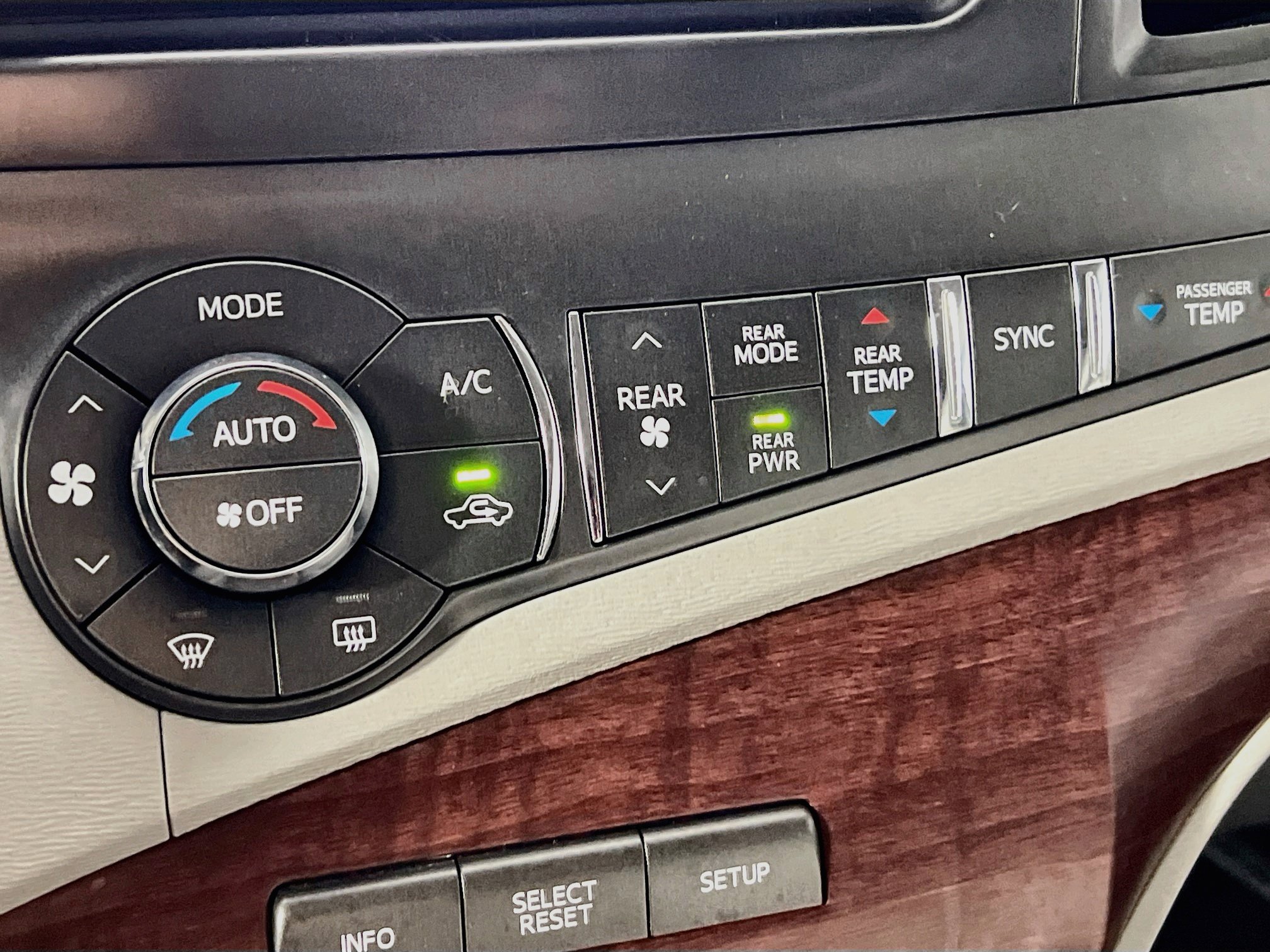 Used 2013 Toyota Sienna XLE w/ Entertainment Pkg AWD/4WD image 26