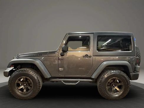 Used 2017 Jeep Wrangler Rubicon w/ Connectivity Group AWD/4WD image 5