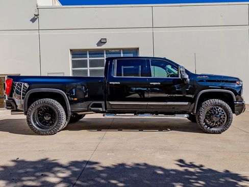 Used 2024 Chevrolet Silverado 3500 High Country w/ High Country Premium Package image 11