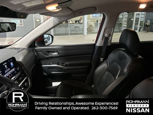Certified 2023 Nissan Pathfinder SL AWD/4WD image 3