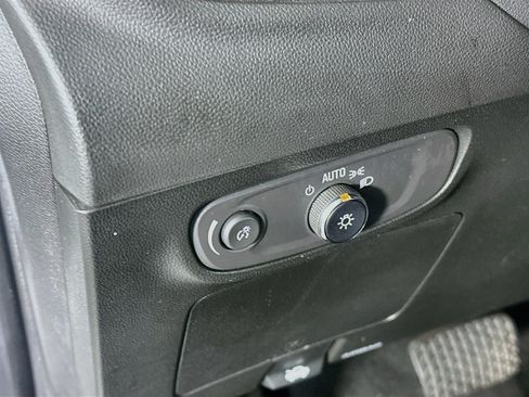 Used 2024 Buick Encore GX Sport Touring FWD image 17