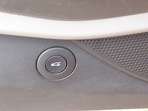 Used 2020 Chevrolet Camaro LT image 32