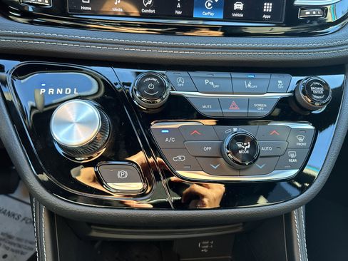 New 2026 Chrysler Pacifica Limited w/ S Appearance Package image 25