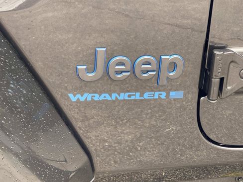 Used 2024 Jeep Wrangler Unlimited w/ Convenience Group AWD/4WD image 11
