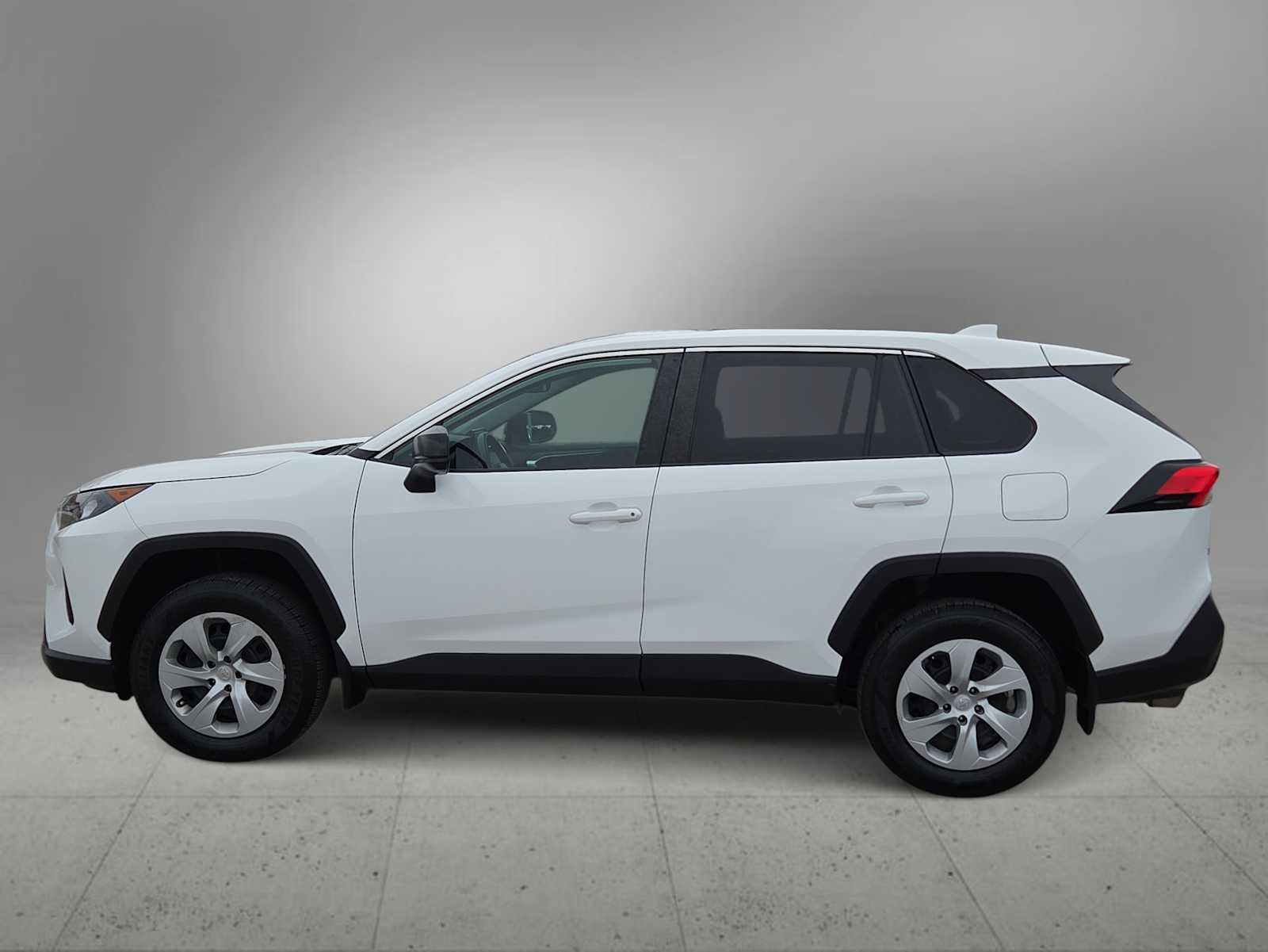 Used 2022 Toyota RAV4 LE AWD/4WD image 5