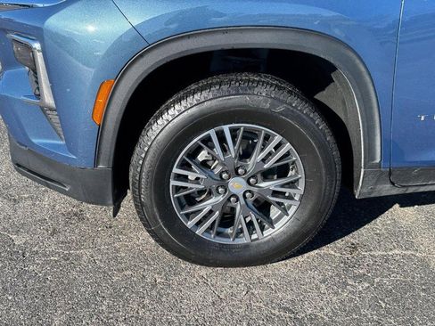 Certified 2025 Chevrolet Traverse LT image 9