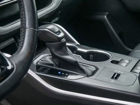 Used 2021 Toyota Highlander XLE image 19