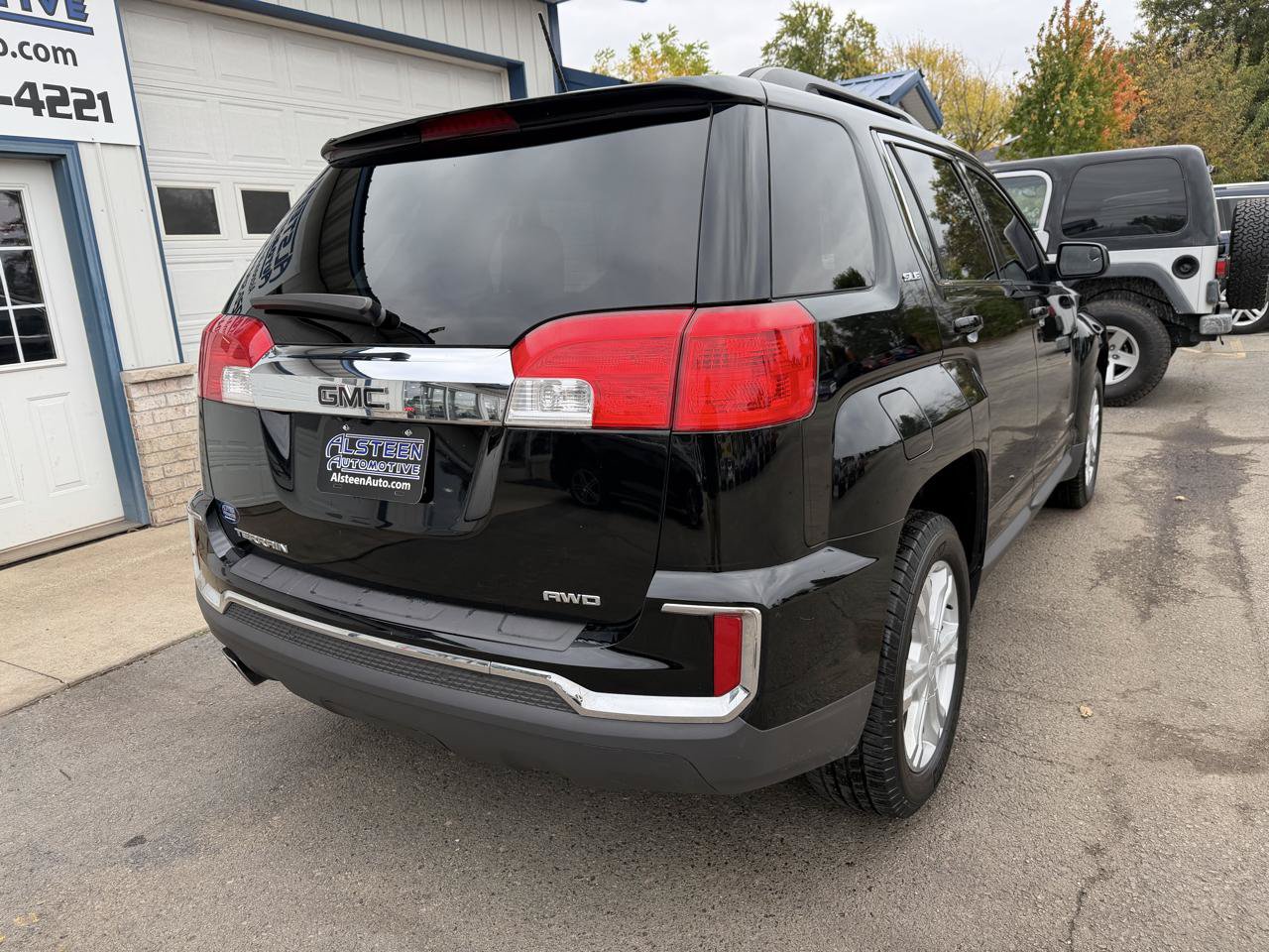 Used 2017 GMC Terrain SLE w/ Convenience Package AWD/4WD image 3