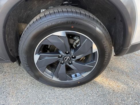 Used 2025 Nissan Rogue SV FWD image 27