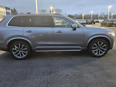 Used 2017 Volvo XC90 T6 Momentum w/ Vision Package image 3