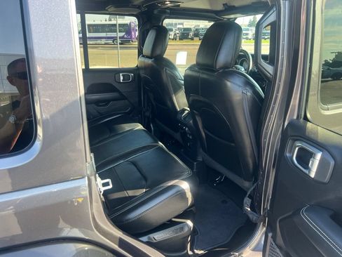Used 2022 Jeep Wrangler Unlimited Sahara AWD/4WD image 45