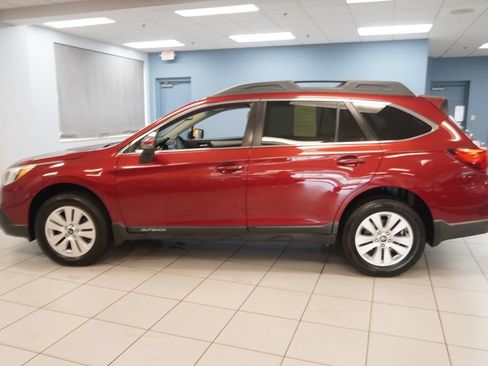 Used 2016 Subaru Outback 2.5i Premium AWD/4WD image 2