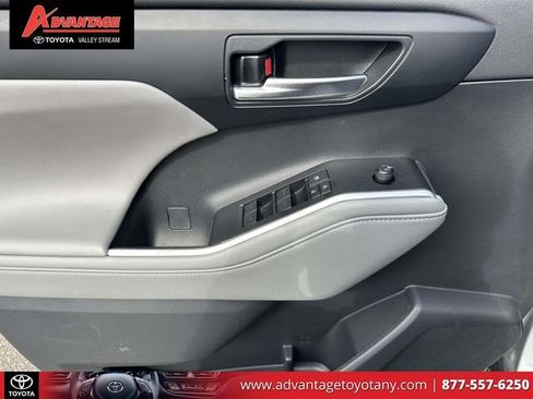 Used 2023 Toyota Highlander XLE AWD/4WD image 21