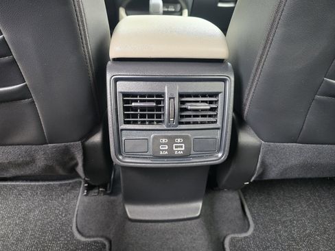 Used 2025 Subaru Forester Premium AWD/4WD image 24