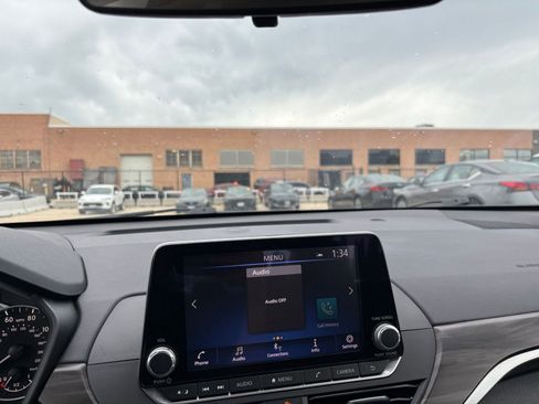 Used 2025 Nissan Altima 2.5 SV FWD image 17