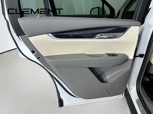 Used 2022 Cadillac XT6 Premium Luxury AWD/4WD image 32