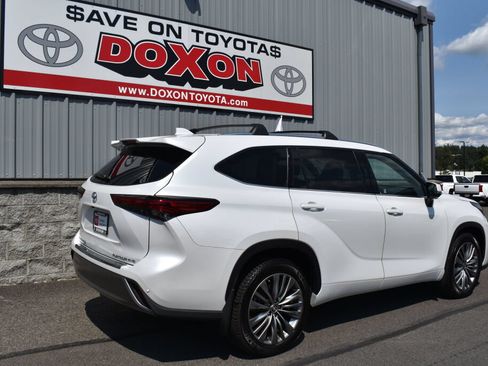 Used 2023 Toyota Highlander Platinum AWD/4WD image 5