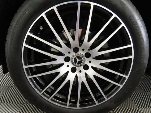 Certified 2025 Mercedes-Benz GLC 300 image 30