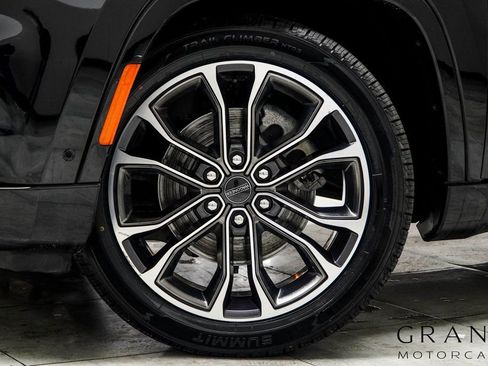 Used 2022 Jeep Grand Wagoneer Series III w/ Rear Seat Video Group 1 image 3