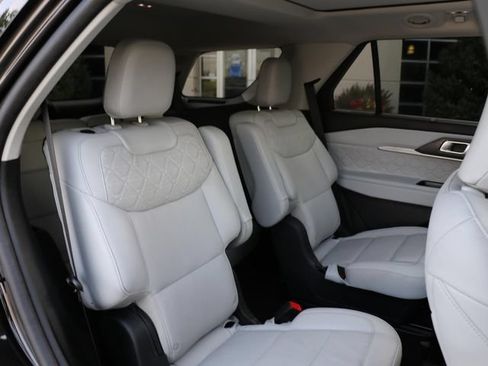 Used 2025 Ford Explorer Platinum w/ LUX Leather Package AWD/4WD image 13