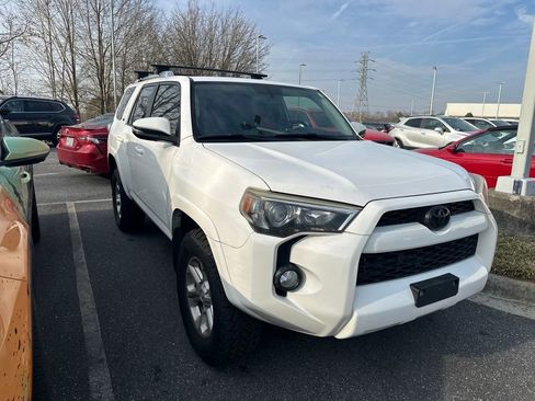 Used 2014 Toyota 4Runner SR5 Premium image 2