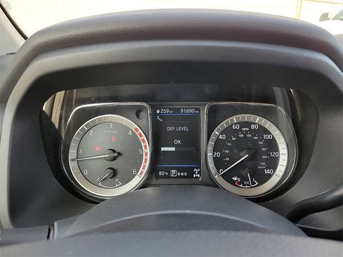 Used 2019 Nissan Titan SV w/ SV Convenience Package image 23