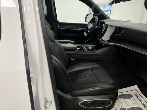 Used 2024 Jeep Wagoneer L Series II w/ Premium Group I image 63