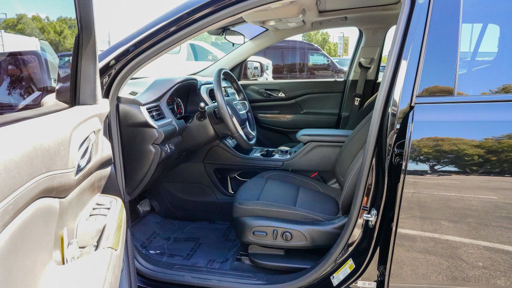 Used 2023 GMC Acadia SLE w/ Driver Convenience Package FWD image 15