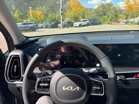 New 2025 Kia Sorento EX image 13