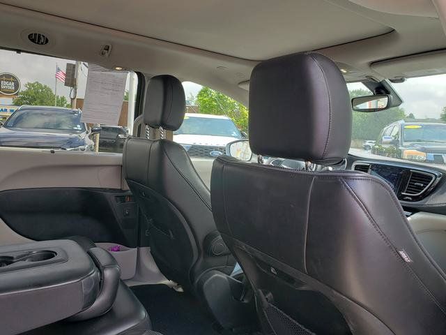 Used 2020 Chrysler Pacifica Limited w/ 8-pass Seating Package FWD image 17