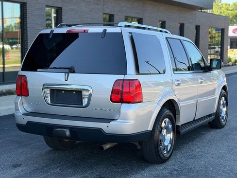 Used 2006 Lincoln Navigator Luxury AWD/4WD image 2