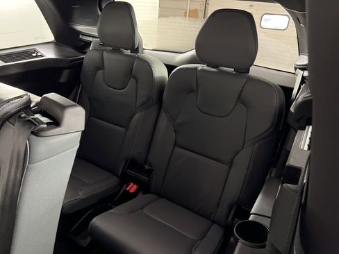 Used 2024 Volvo XC90 B6 Ultimate w/ Protection Package Premier image 23