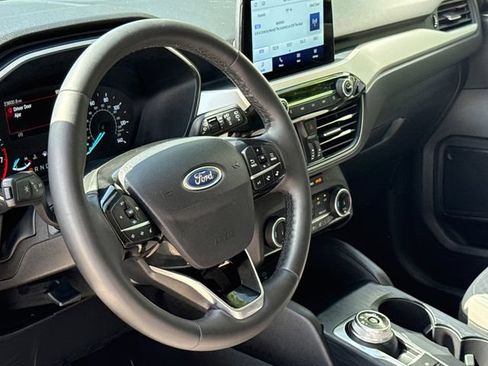 Used 2022 Ford Escape SE w/ SE Sport Appearance Package FWD image 17