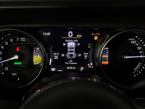 Used 2022 Jeep Wrangler Unlimited Sahara w/ Cold Weather Group AWD/4WD image 15