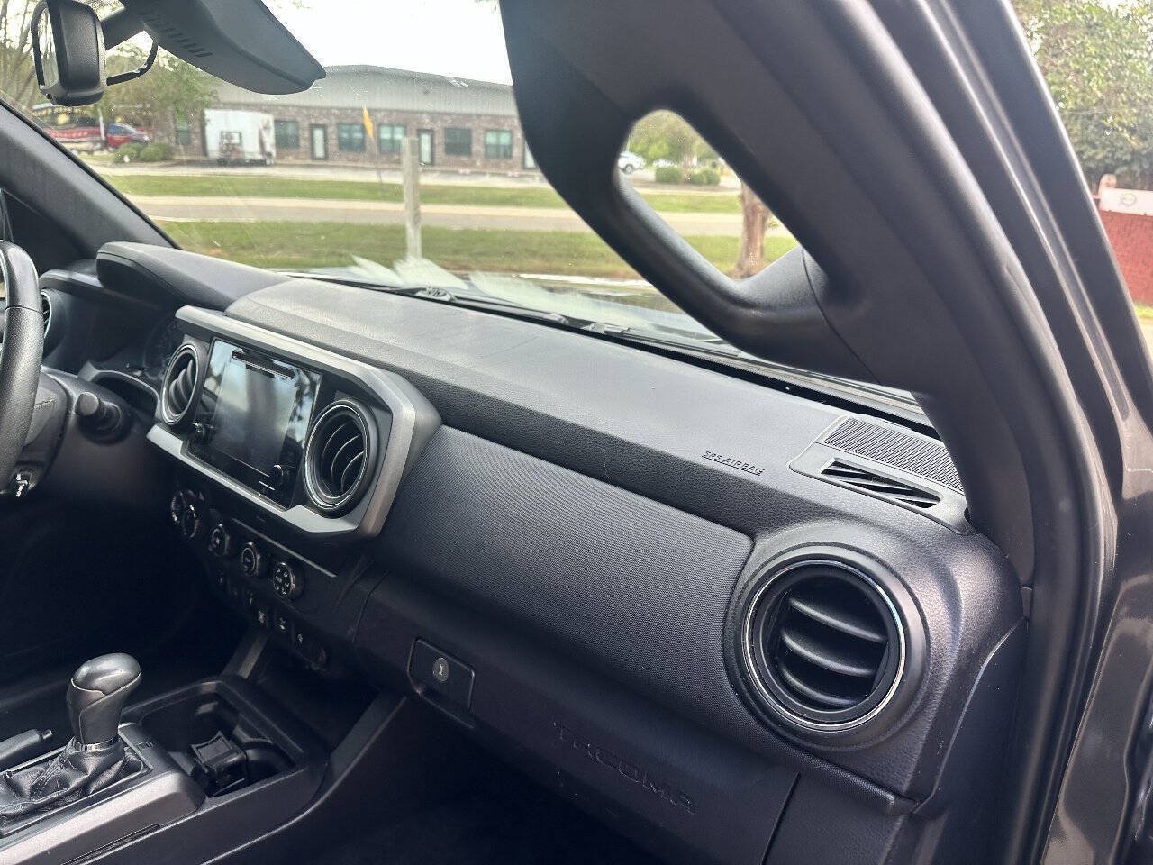 Used 2019 Toyota Tacoma TRD Off-Road AWD/4WD image 13