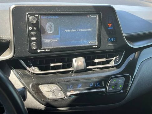 Used 2018 Toyota C-HR XLE FWD image 16