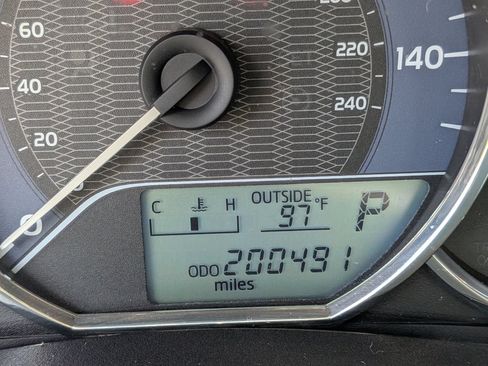 Used 2015 Toyota Corolla LE FWD image 17