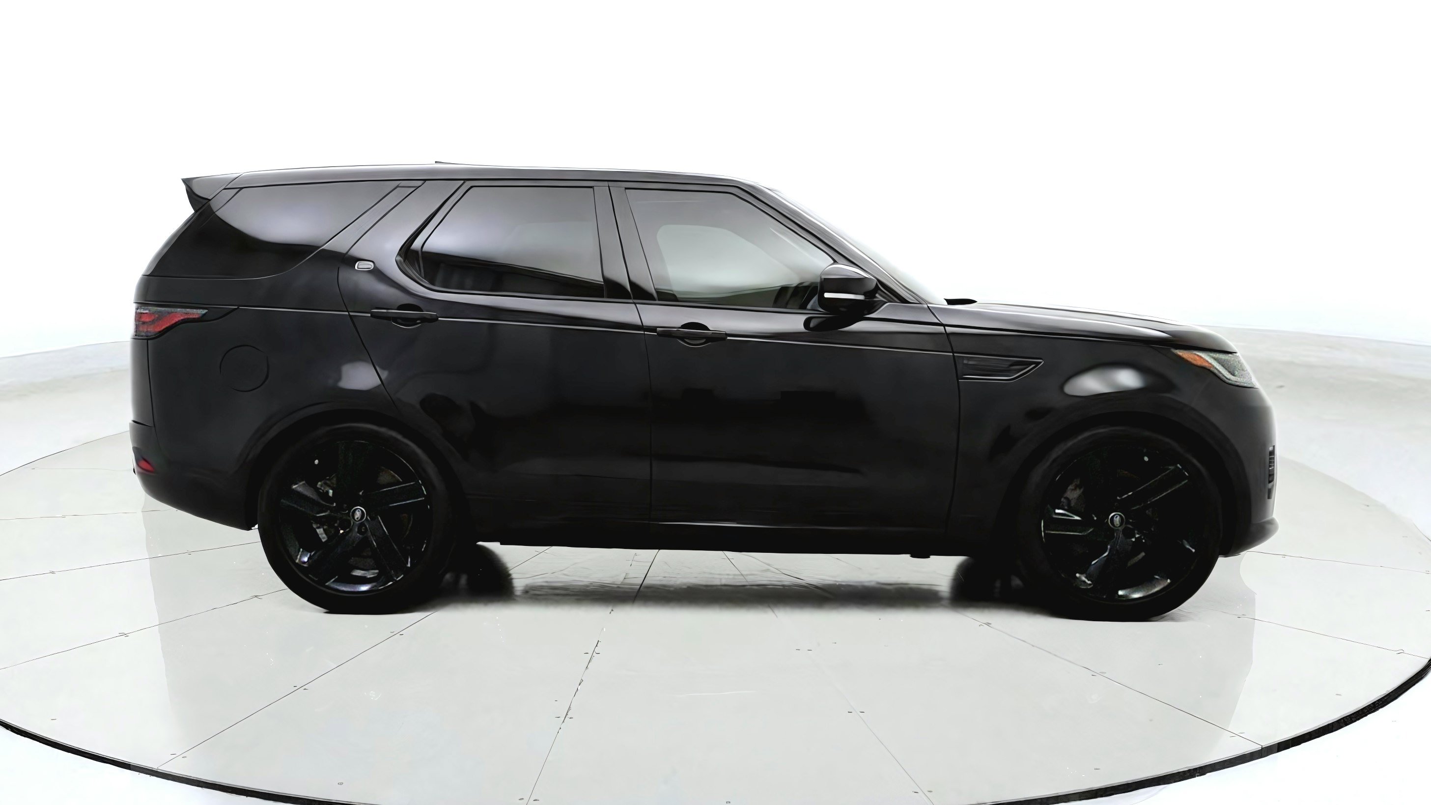 Used 2024 Land Rover Discovery Dynamic SE AWD/4WD image 8