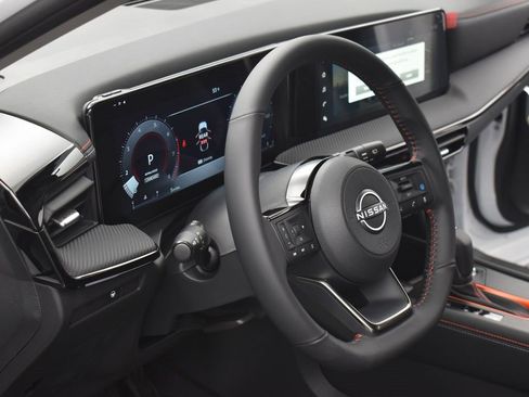 Certified 2025 Nissan Kicks SR image 7