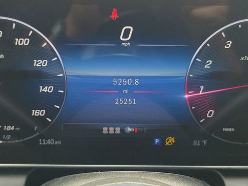Used 2024 Mercedes-Benz GLC 300 image 32