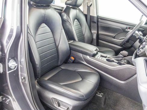 Used 2023 Toyota Highlander XLE image 40