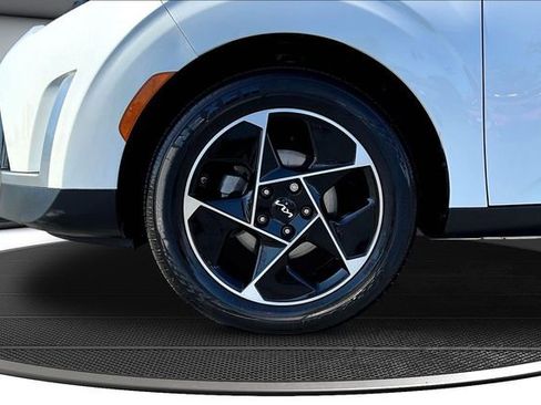 Used 2024 Kia Soul EX image 32