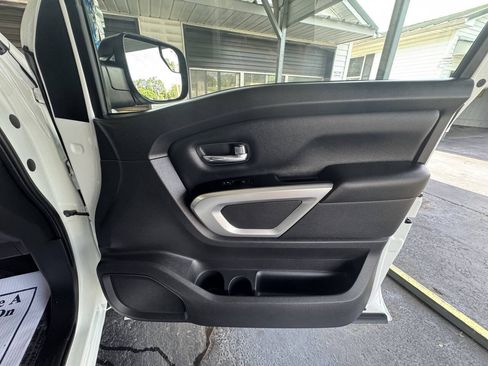 Used 2018 Nissan Titan SV w/ SV Convenience Package AWD/4WD image 42