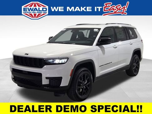 New 2025 Jeep Grand Cherokee L Altitude AWD/4WD image 13