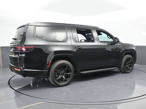 Used 2023 Jeep Wagoneer Series II image 6