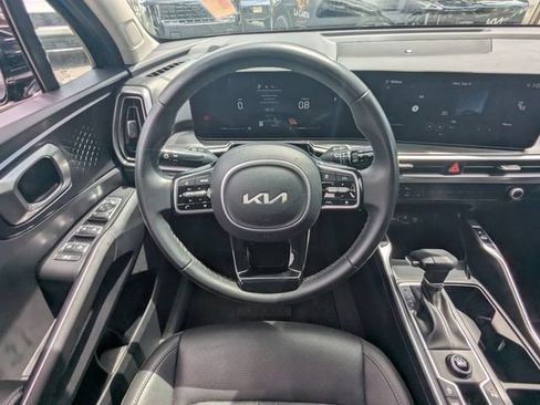 Certified 2024 Kia Sorento S w/ Panoramic Sunroof Package FWD image 17