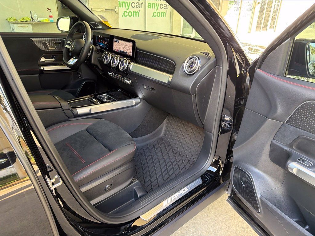 Used 2025 Mercedes-Benz GLB 35 AMG 4MATIC w/ AMG Night Package image 31