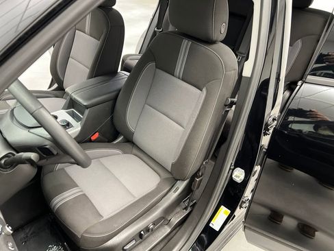 Used 2025 Chevrolet Blazer LT image 9