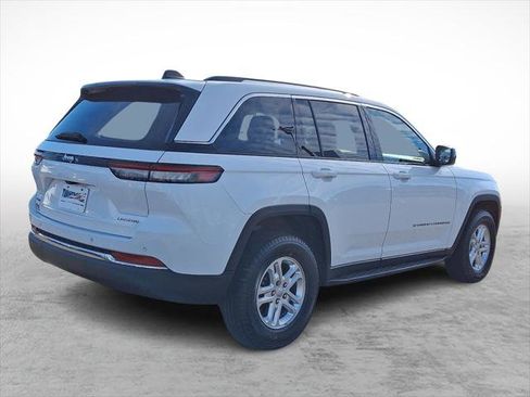 Certified 2023 Jeep Grand Cherokee Laredo image 5