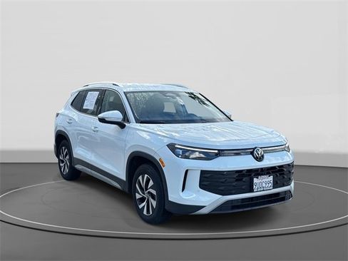 Certified 2025 Volkswagen Tiguan S image 1